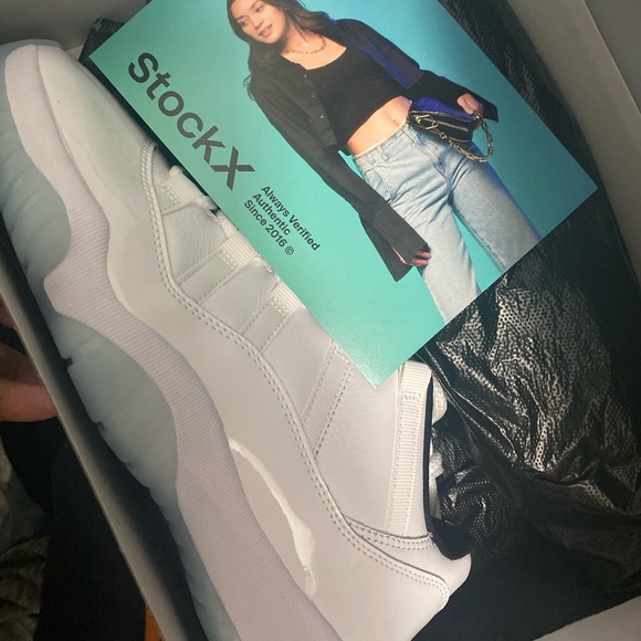 Jordan 11 Legend Blue - Picture 1 of 5